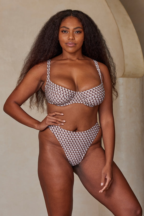 Capri Thong - Husk Geo